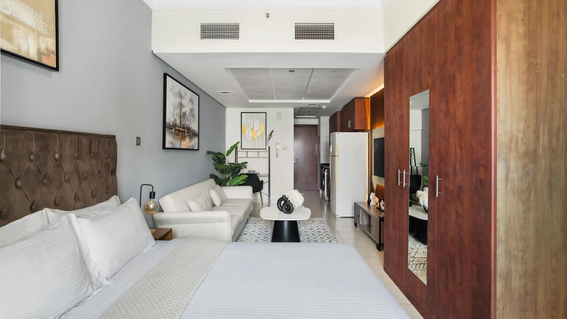 Opulence Studio In Lakeview Tower Jlt Near Metro Dubai 0*,