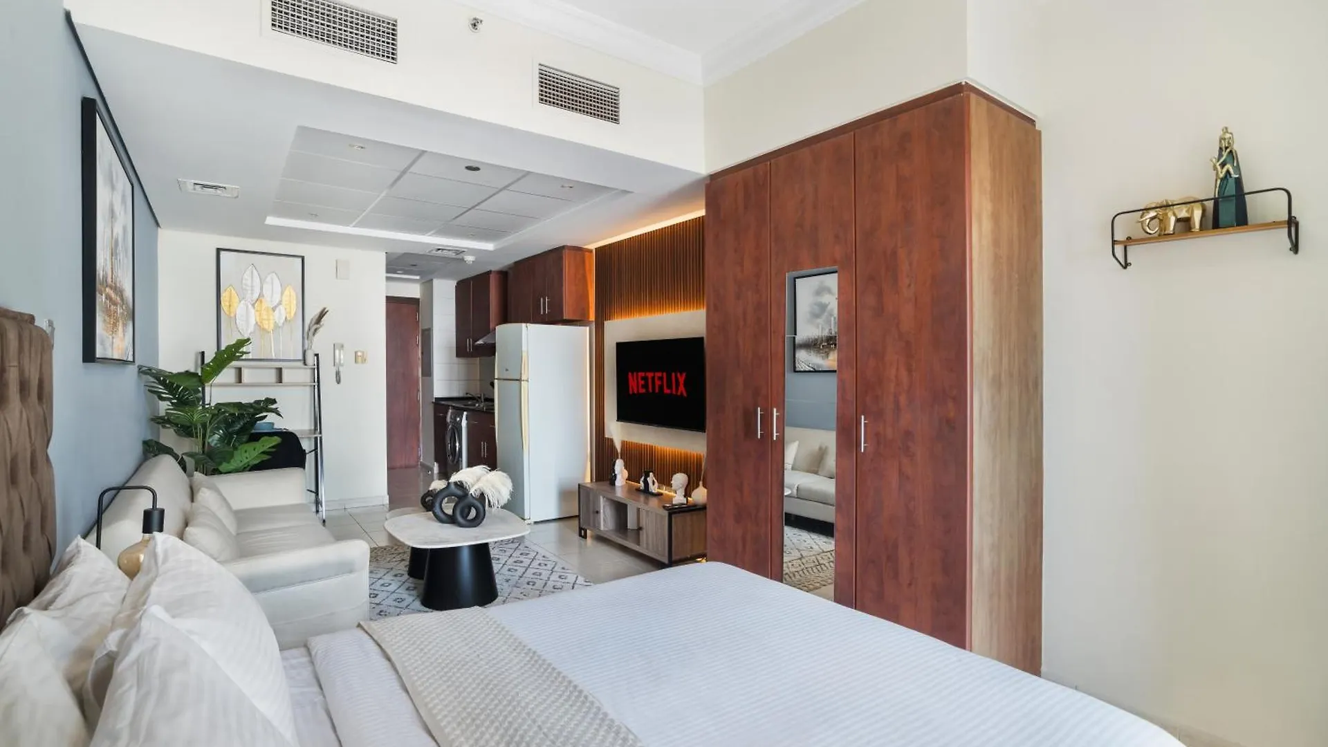 Opulence Studio In Lakeview Tower Jlt Near Metro Dubai Apartment